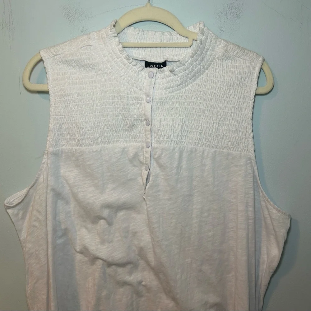Torrid White Heritage Slub Smocked Yoke Henley Tank Size 3X - Picture 2 of 9